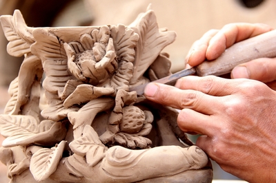 平?jīng)瞿嗨芩嚾藙⑷? 30多年熱衷&ldquo;玩&rdquo;泥巴