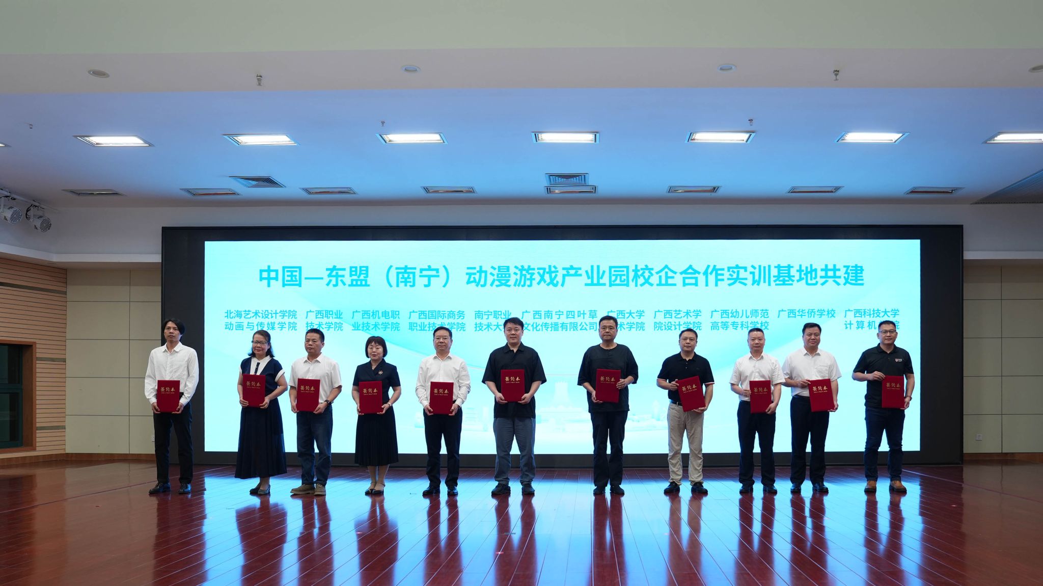 校企攜手促發(fā)展 廣西華僑學(xué)校與廣西南寧四葉草文化傳播共筑中國-東盟動漫游戲?qū)嵱?xùn)新高地